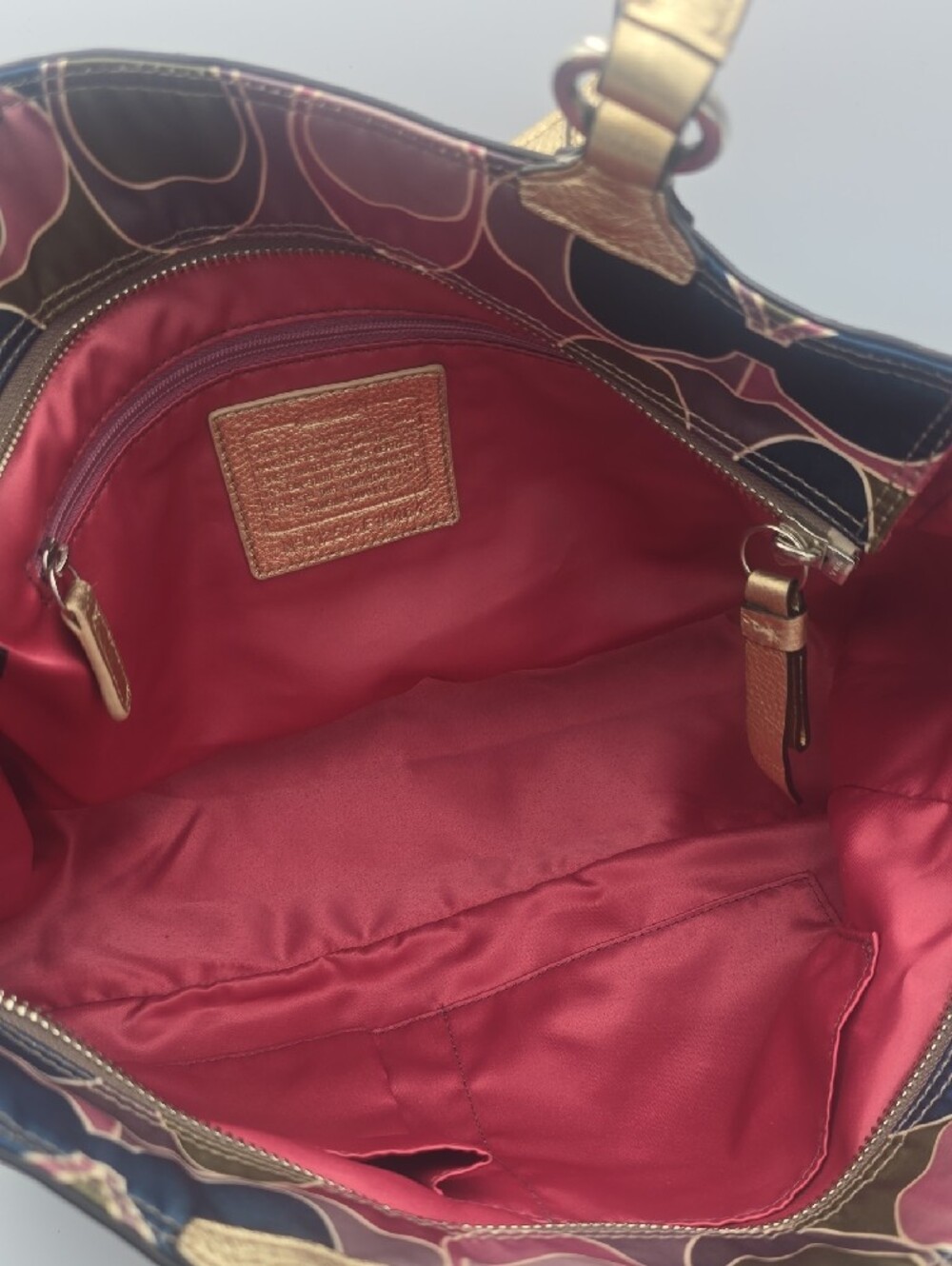Coach Poppy Multicolor Signature Sateen Large Tote W/ Gold Metallic Trim (EUC)✨️ - Picture 10 of 15